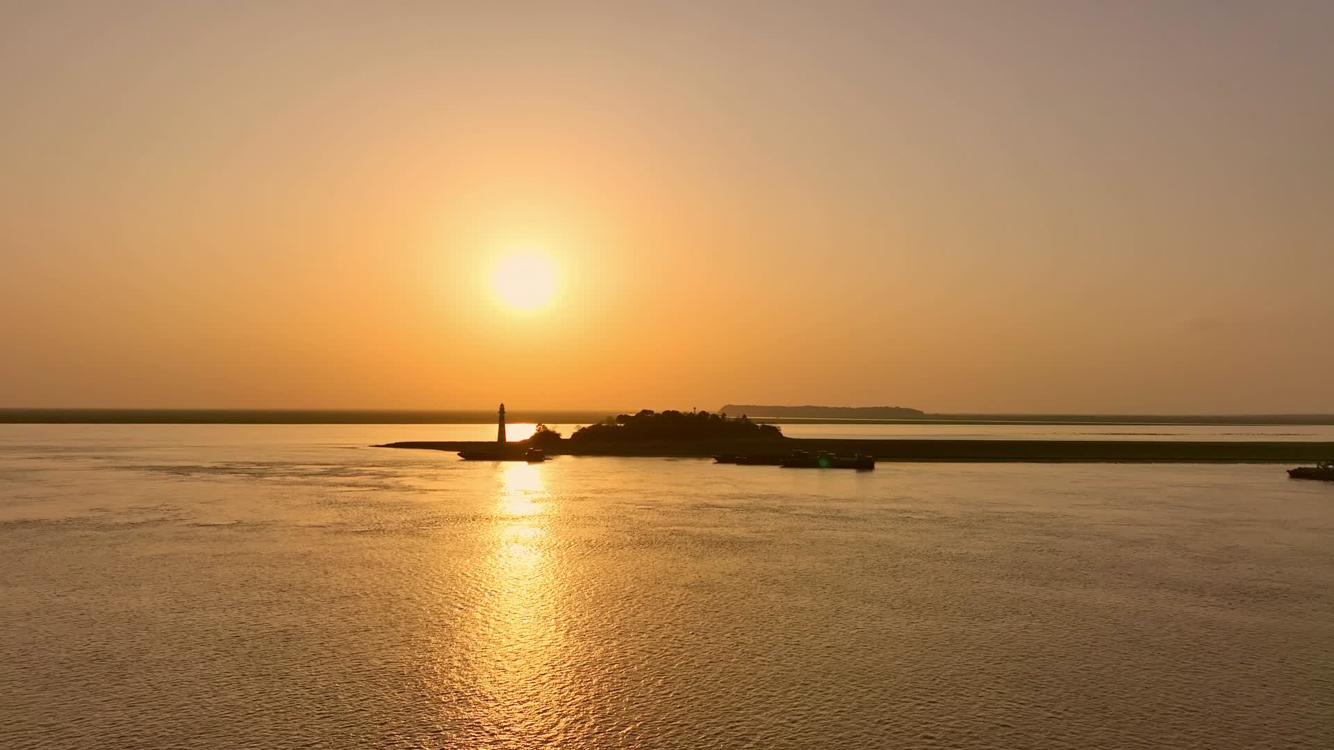 洞庭湖夕阳航道航拍视频的预览图