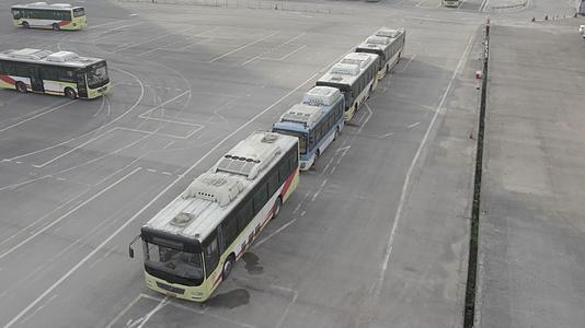 4k公交车停车场视频的预览图