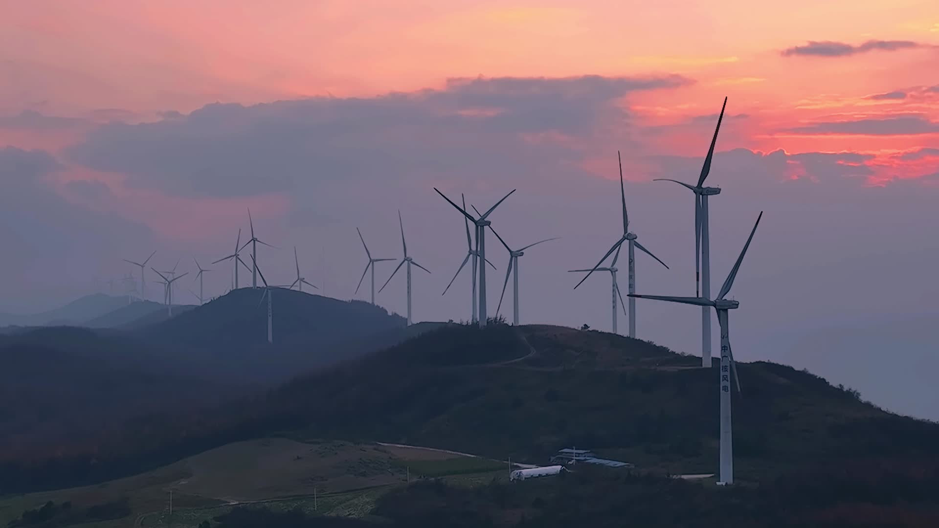 风力发电日落视频的预览图