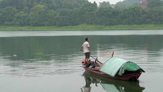 湘江水边渔民视频的预览图