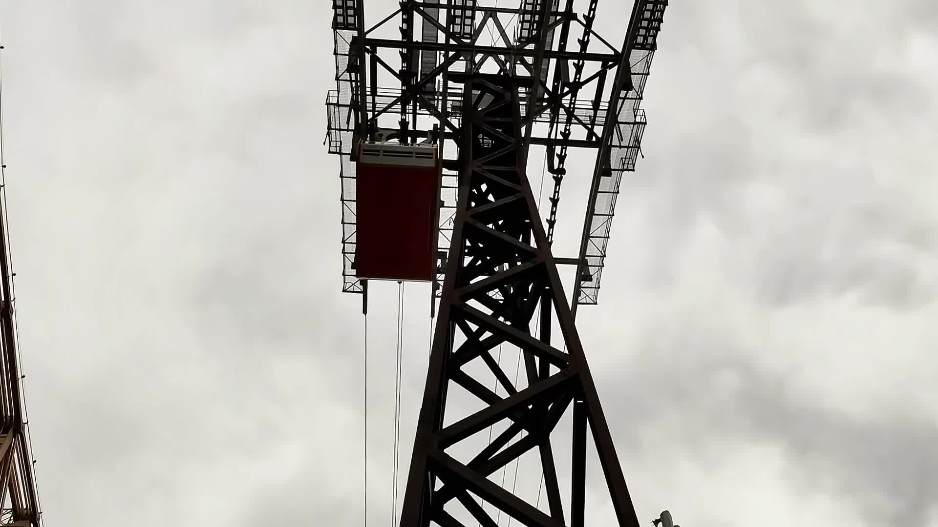 罗斯福岛通往曼哈顿的缆车视频的预览图
