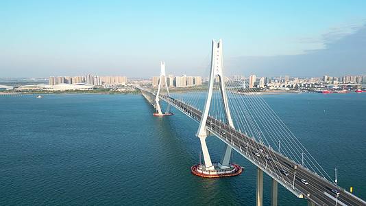 广东湛江海湾大桥航拍4K60视频的预览图