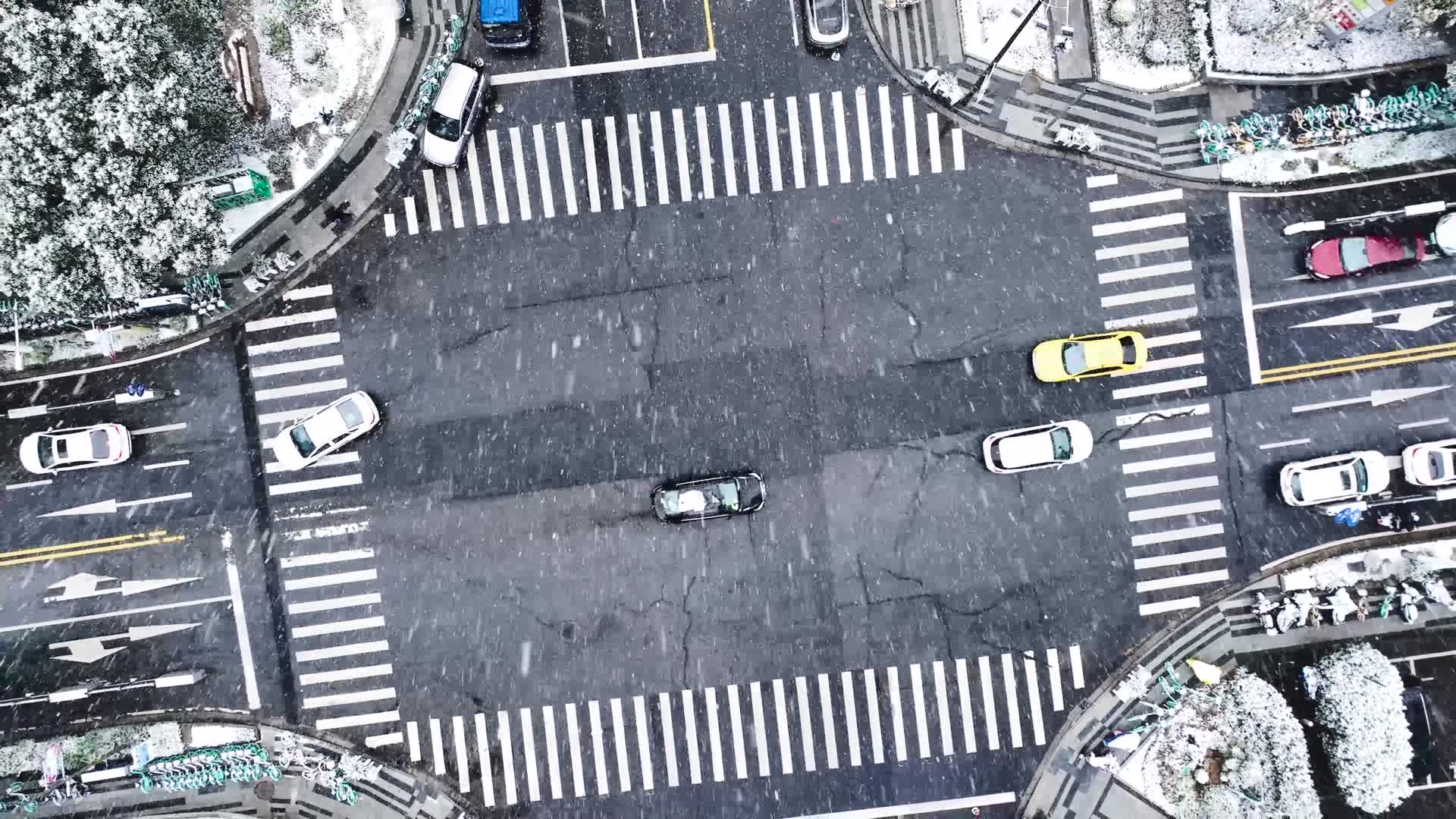 5分钟南京雪景街道雪景车流视频的预览图