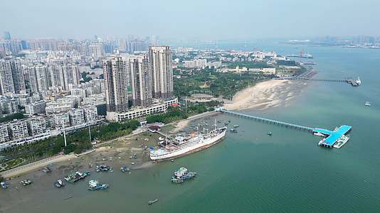 广东湛江新海上城市航拍4K60视频的预览图