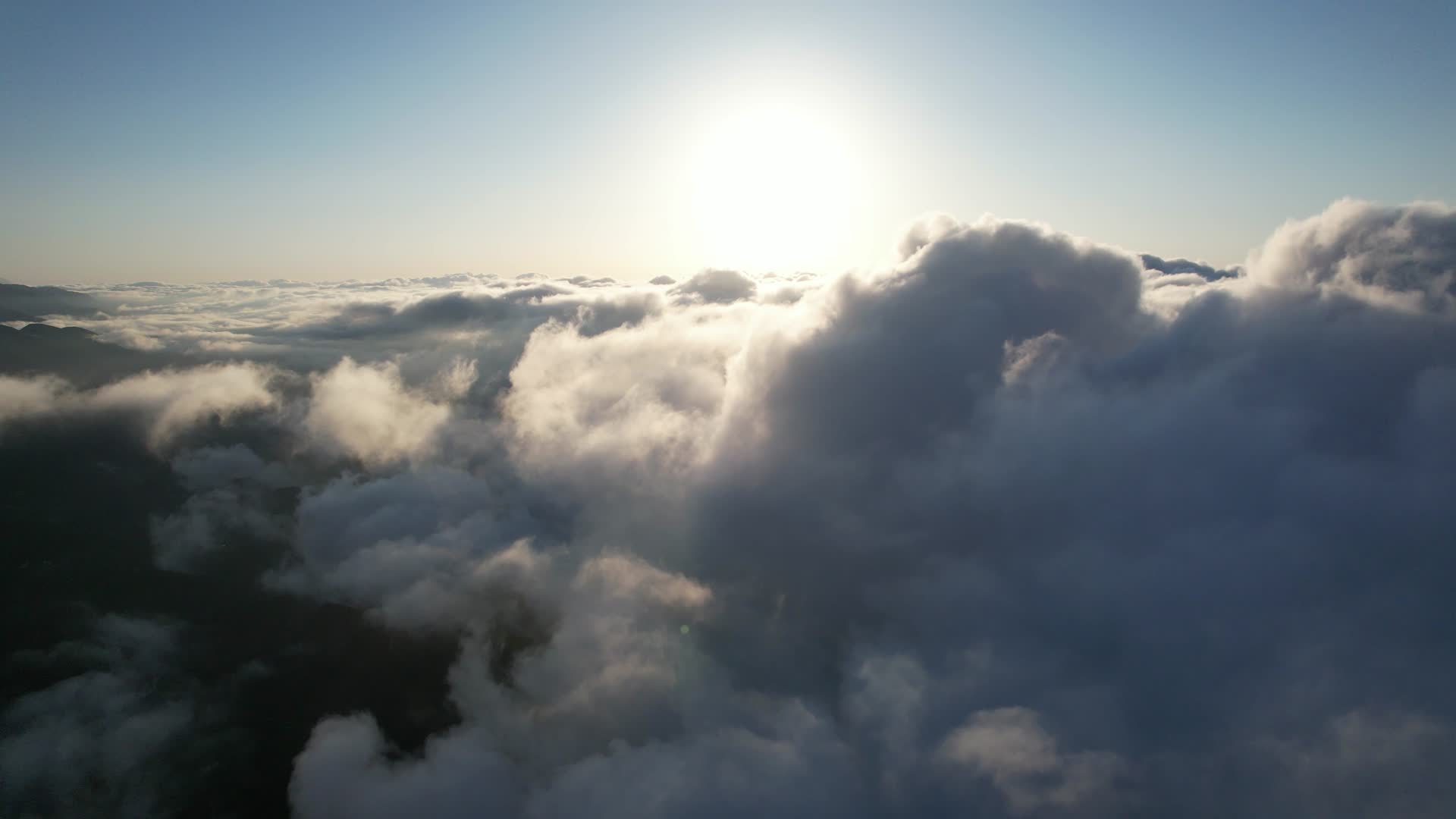 4K唯美日出云海自然风光洁白云朵航拍视频的预览图
