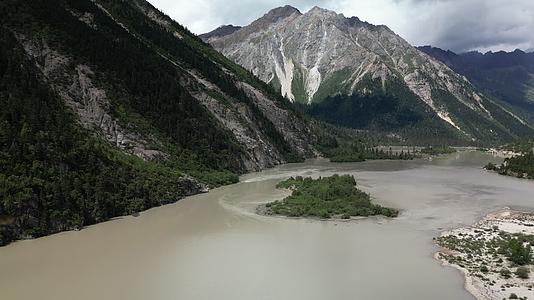 4K高清航拍西藏然乌湖视频的预览图