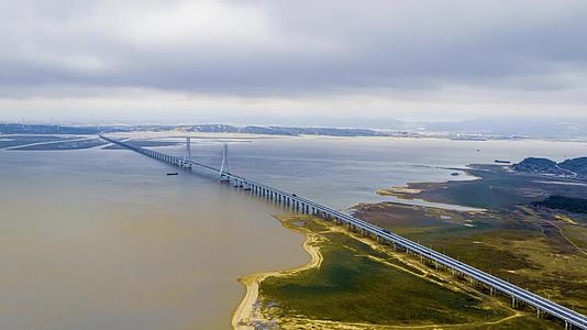 4K延时航拍江西鄱阳湖大桥光影视频的预览图