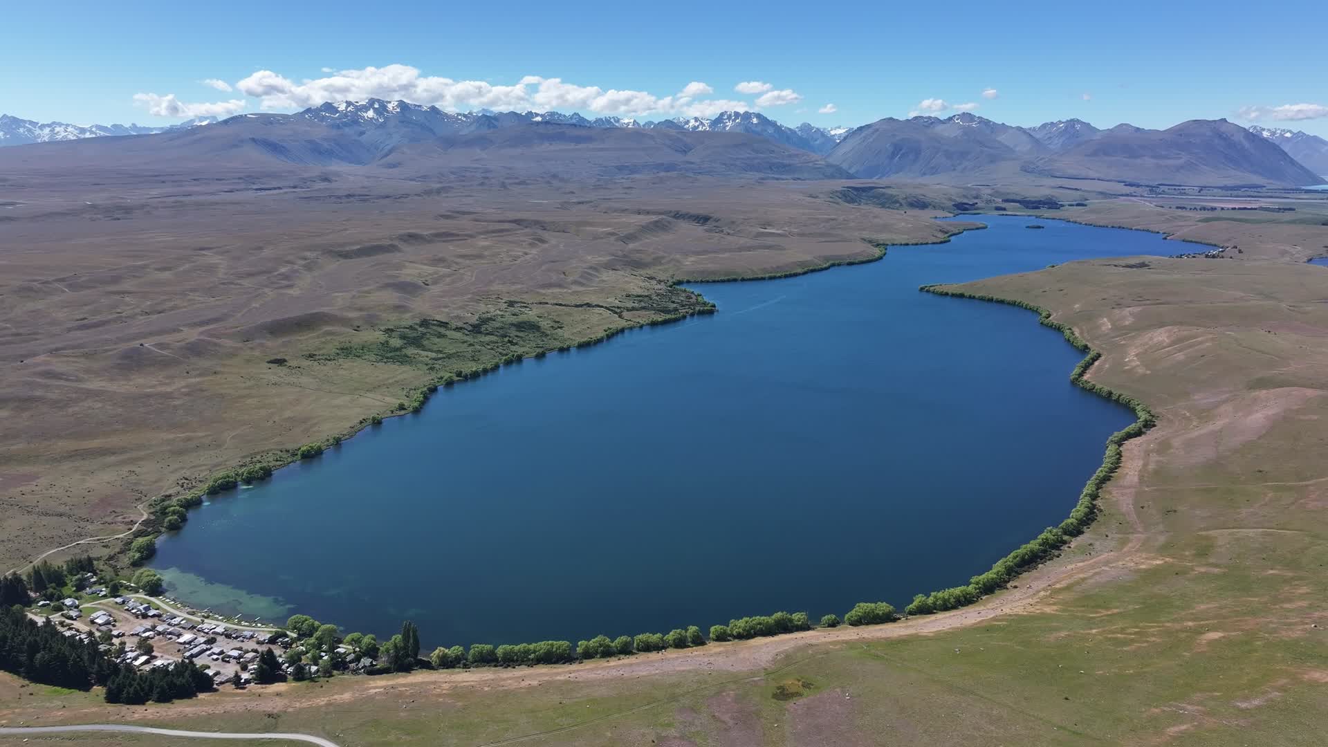 航拍新西兰南岛亚历山大里纳湖4K视频的预览图