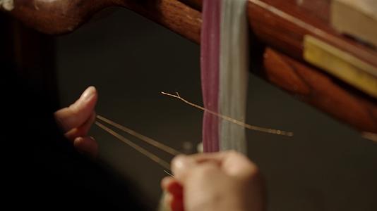 4K视频传统织造艺术手工编织技术展示视频的预览图