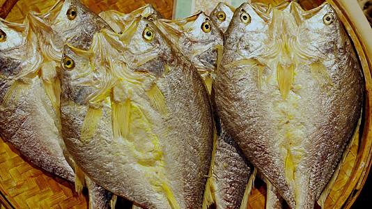 4K高清美食材料海鲜市场黄鱼鲞黄鱼干视频的预览图