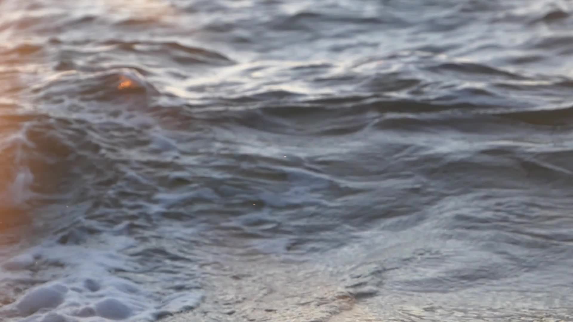 海洋海岸波浪拍打碰撞视频的预览图