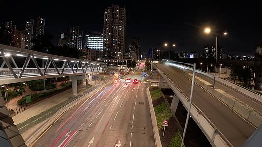 夜晚城市高速公路街道汽车灯光流光视频的预览图