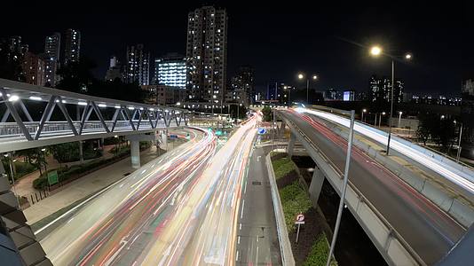 夜晚城市高速公路街道汽车驾驶灯光流光视频的预览图