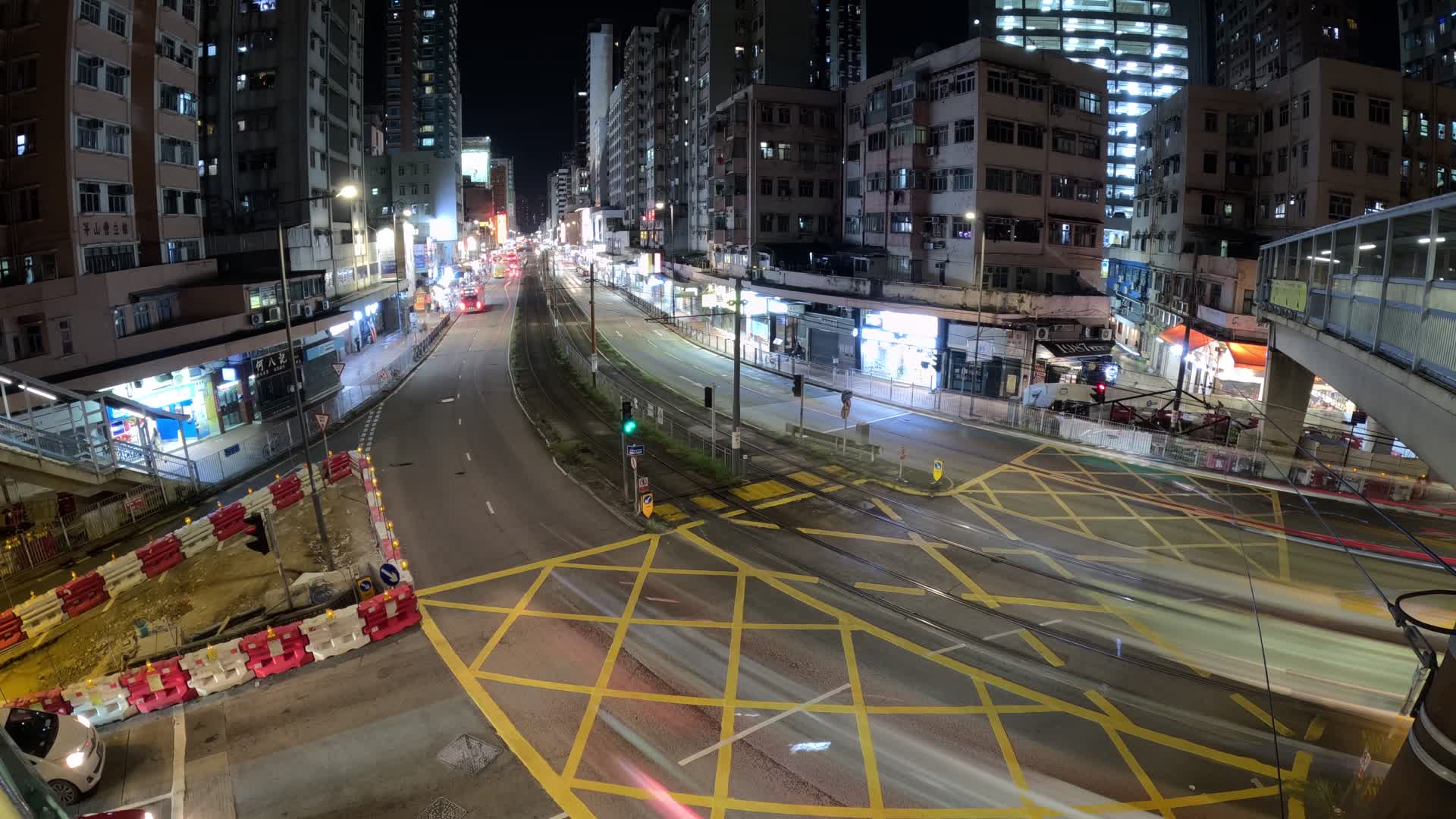 夜晚城市高速公路汽车驾驶视频的预览图
