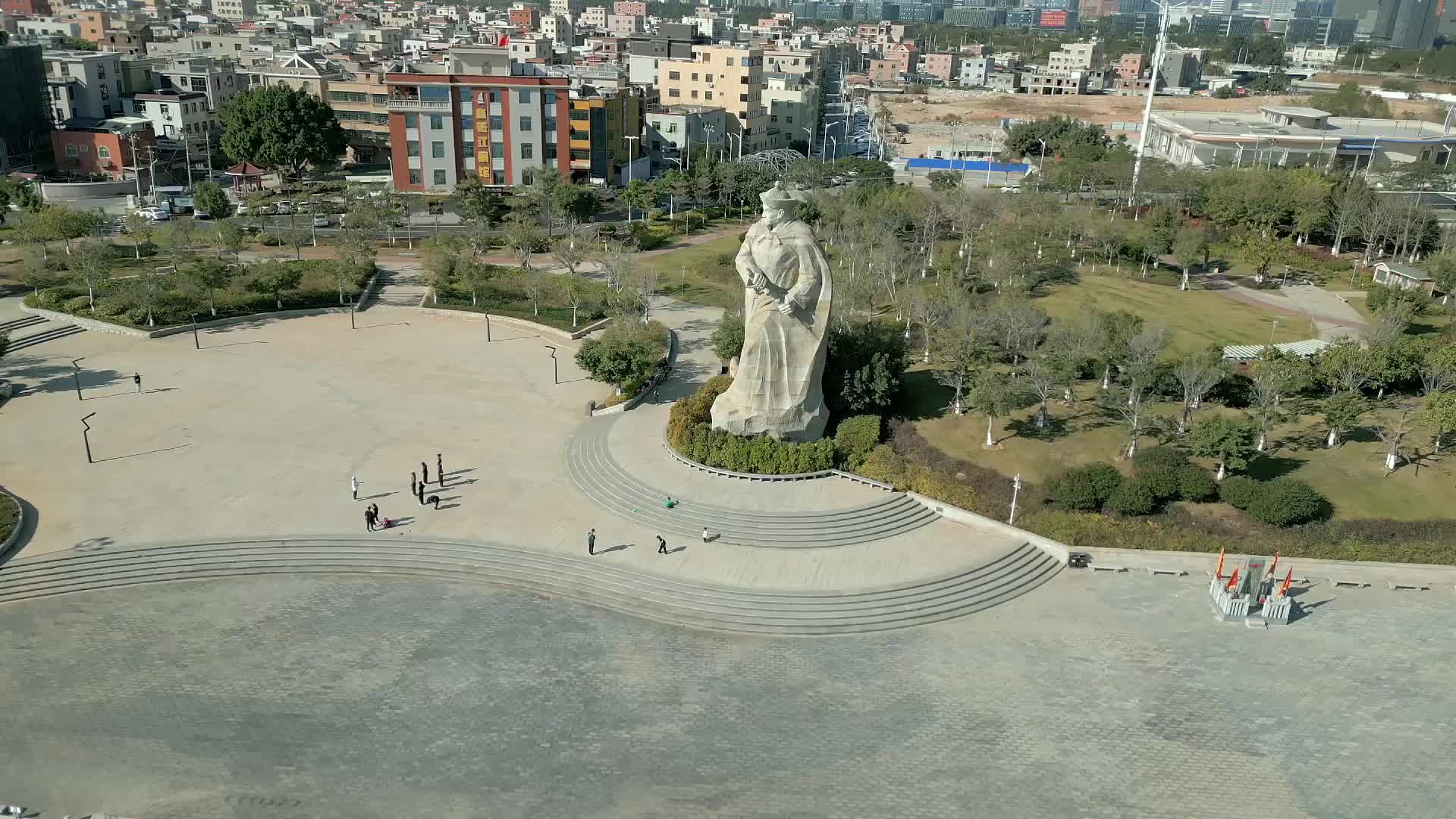 晴天航拍厦门丙洲岛陈化成主题公园视频的预览图
