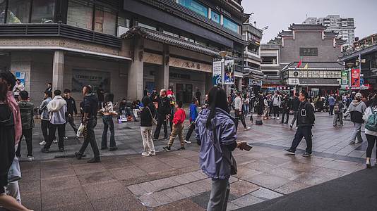 深圳东门老街步行街人群8K延时视频的预览图