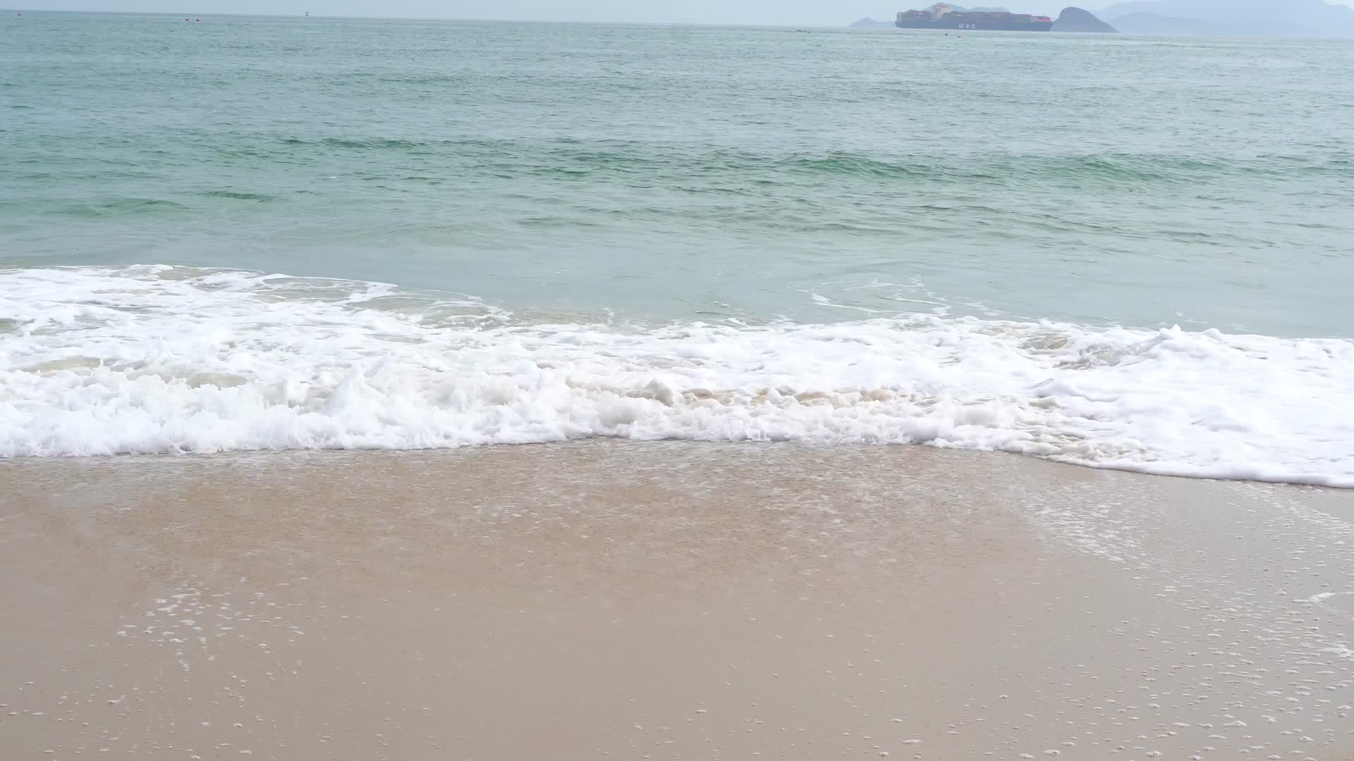 海滩大海的海浪4K视频的预览图