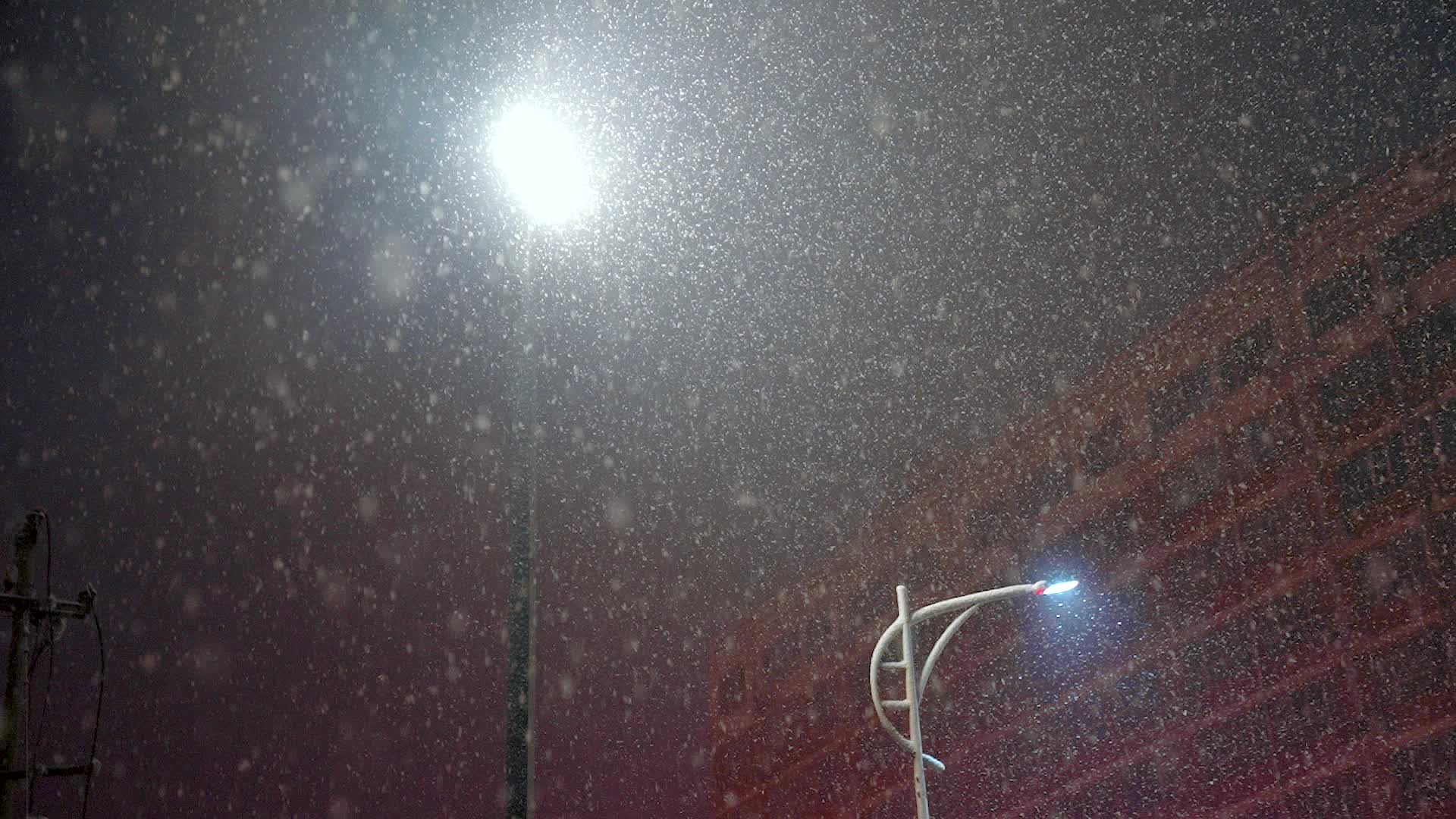 冬天城市雪景视频的预览图
