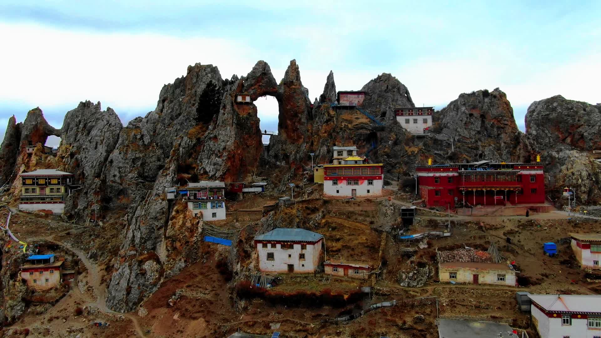 航拍西藏昌都丁青苯教孜珠寺视频的预览图
