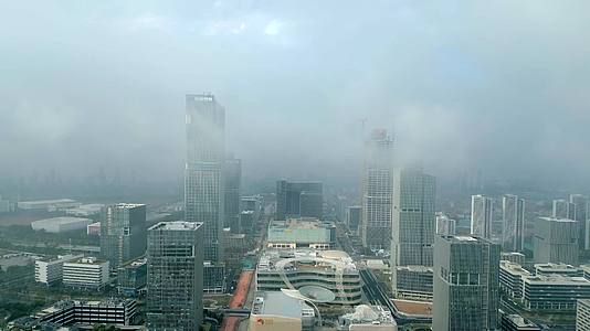 航拍合集冬季平流雾中的厦门环东海域新城视频的预览图
