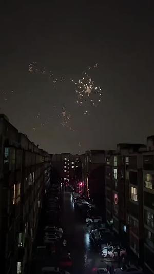 烟花夜景城市建筑视频的预览图