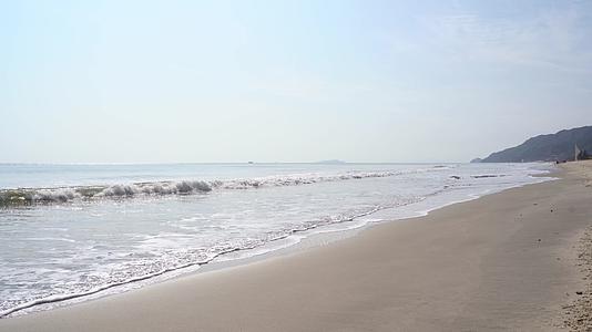 海滩大海的海浪4K视频的预览图