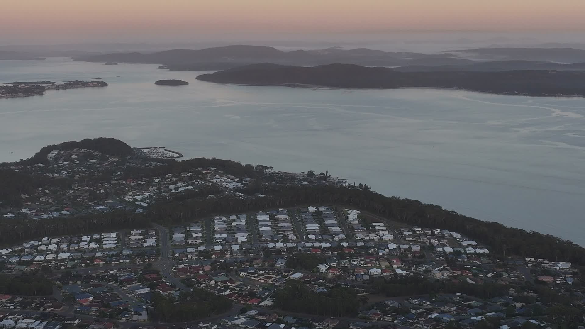 航拍澳大利亚斯蒂芬港日出4K视频的预览图