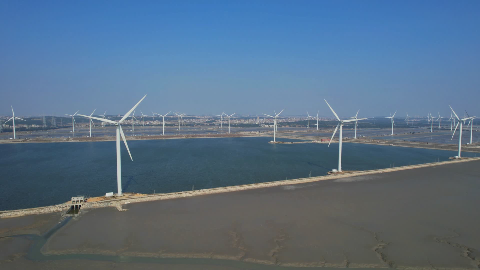 新能源风力发电风车环保海上风电视频的预览图