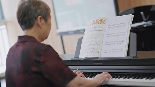 老年大学钢琴教学视频的预览图