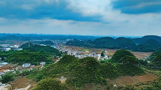贵州村庄延时航拍视频的预览图