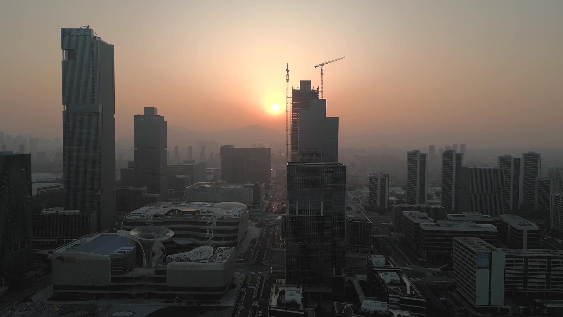 黄昏航拍厦门环东新城夕阳逆光视频的预览图