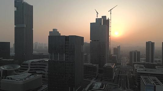 日落时航拍厦门环东新城视频的预览图