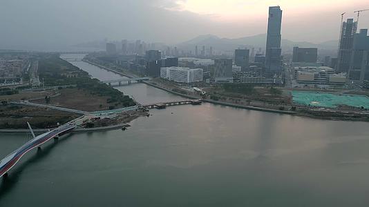 黄昏金色时刻航拍厦门环东之眼和新城天际线视频的预览图