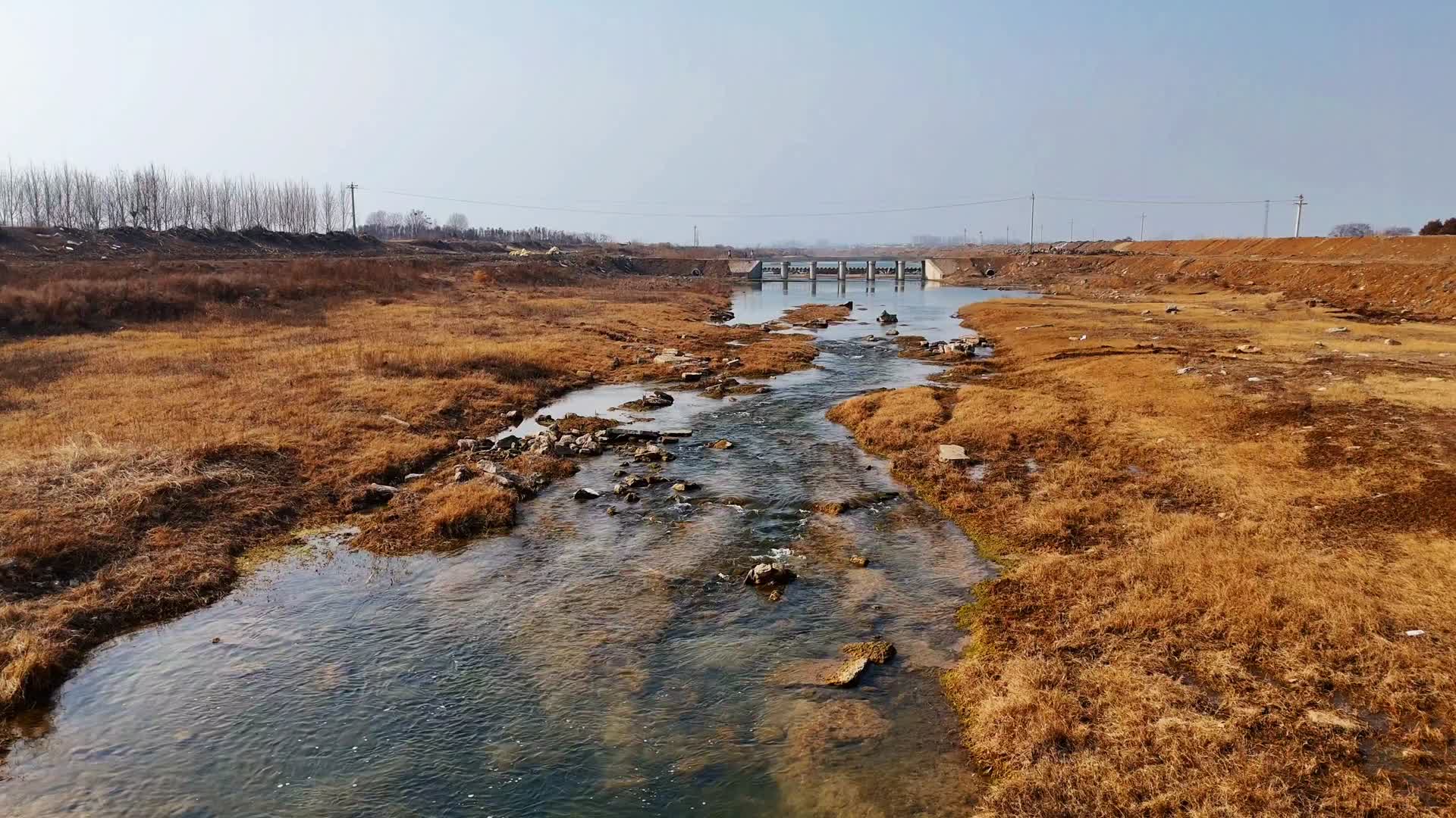 航拍乡村小河视频的预览图