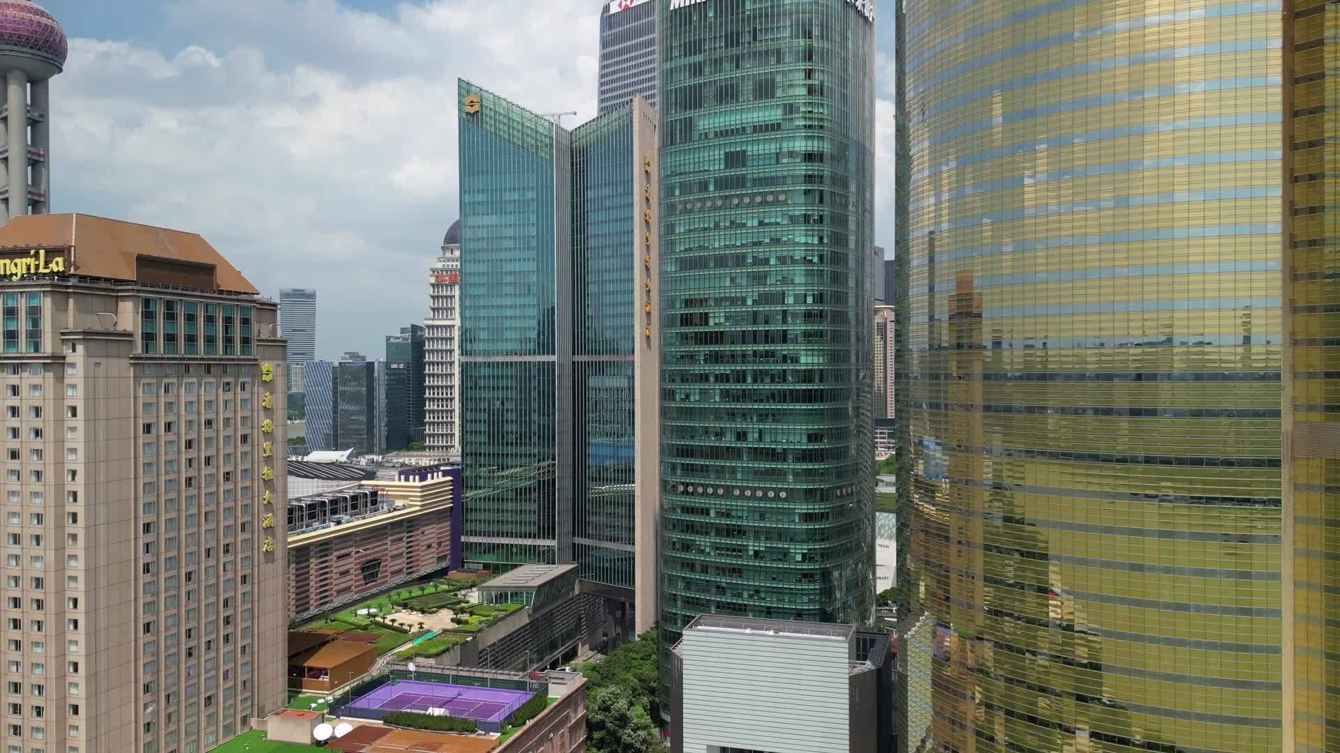 航拍城市上海金融区摩天大楼建筑物视频的预览图