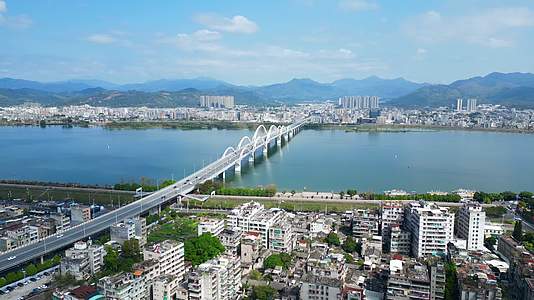 广东潮州金山大桥城市航拍4K60视频的预览图