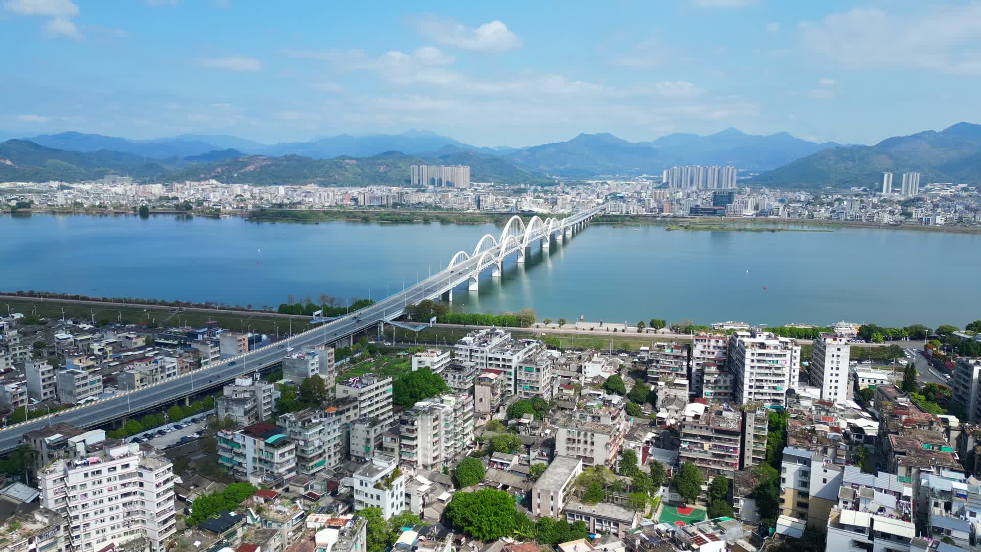 广东潮州金山大桥城市航拍4K60视频的预览图