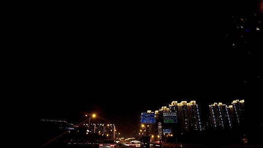 春节道路夜景视频的预览图