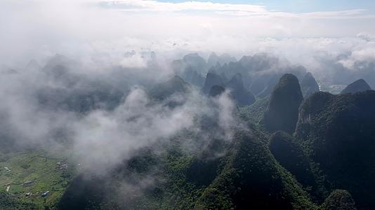航拍桂林山水夏日风光视频的预览图