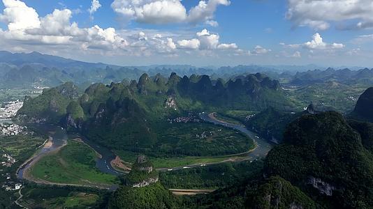 航拍桂林山水夏日风光视频的预览图