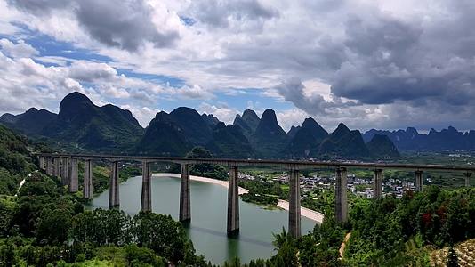 高铁列车穿越桂林山水视频的预览图