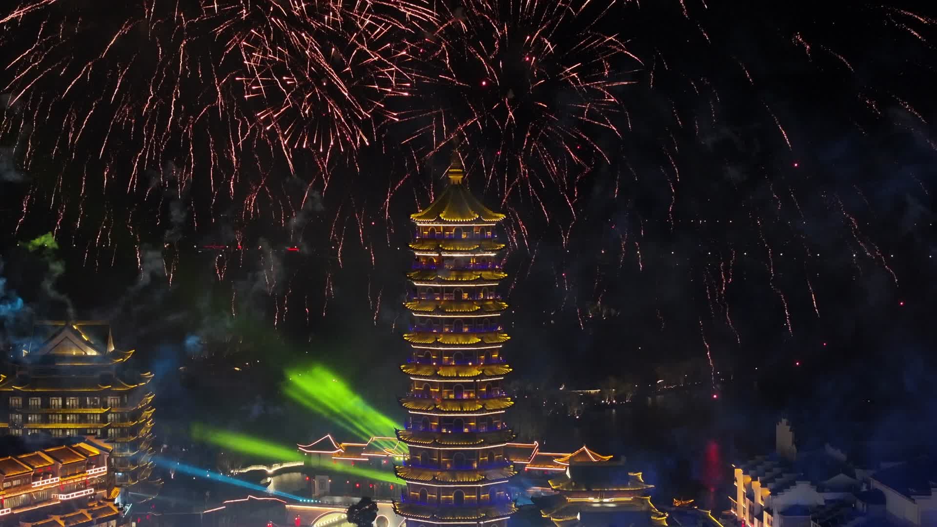 中国风古镇大型烟花秀过年放烟花航拍视频的预览图