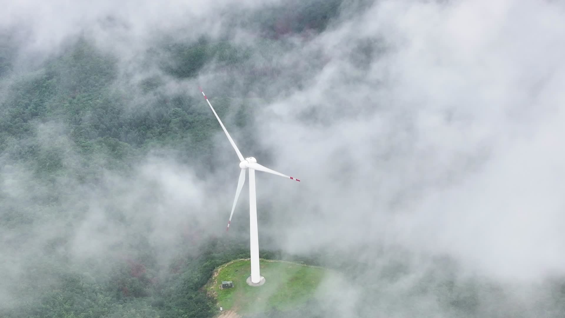 航拍新能源风力发电设施视频的预览图