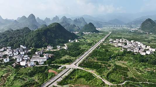 航拍中国桂林山水喀斯特地貌视频的预览图