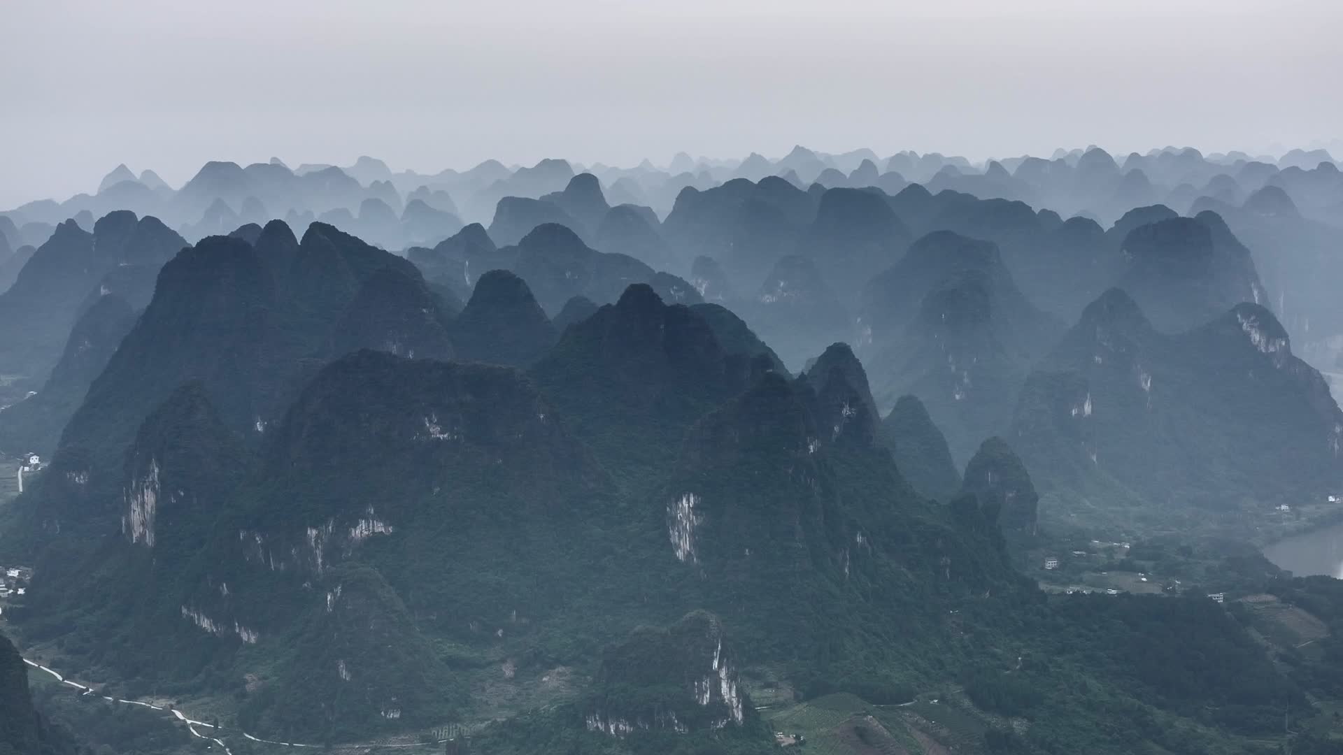 中国风光桂林山水喀斯特地貌视频的预览图