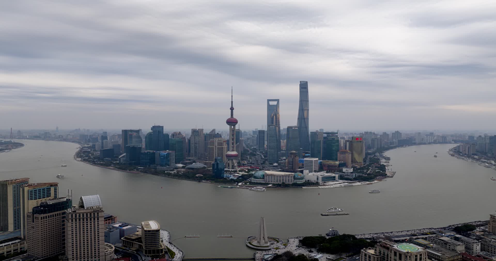 延时上海外滩陆家嘴东方明珠航拍视频的预览图