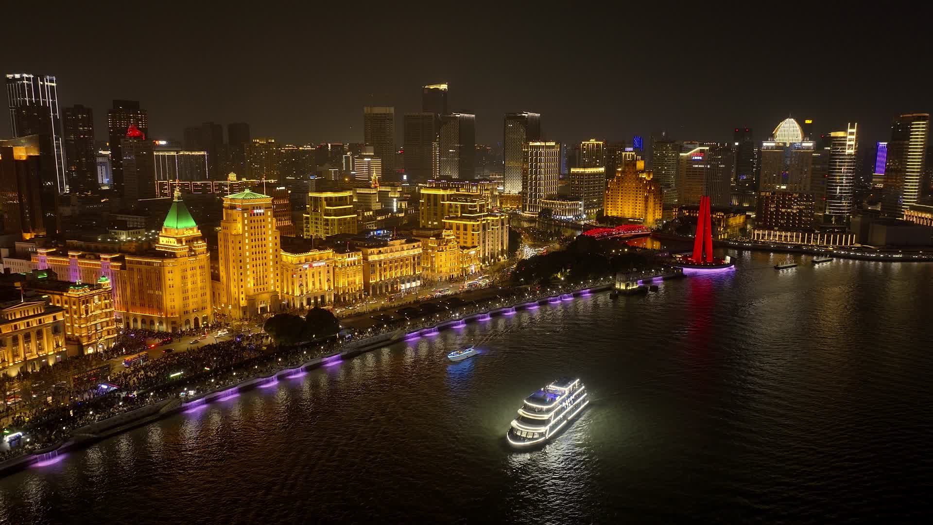 上海外滩万国建筑群夜晚航拍视频的预览图