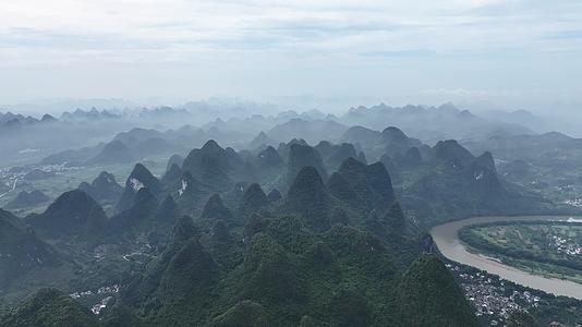 航拍桂林山水喀斯特地貌视频的预览图