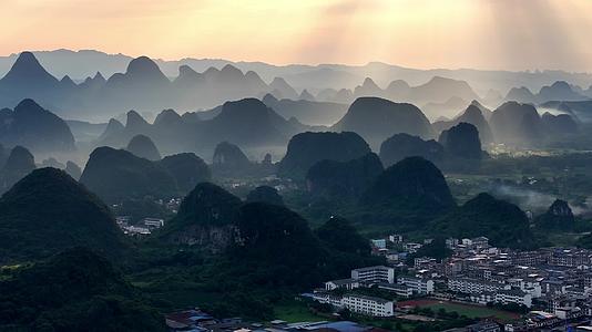 桂林山水丁达尔光线绝美风光视频的预览图