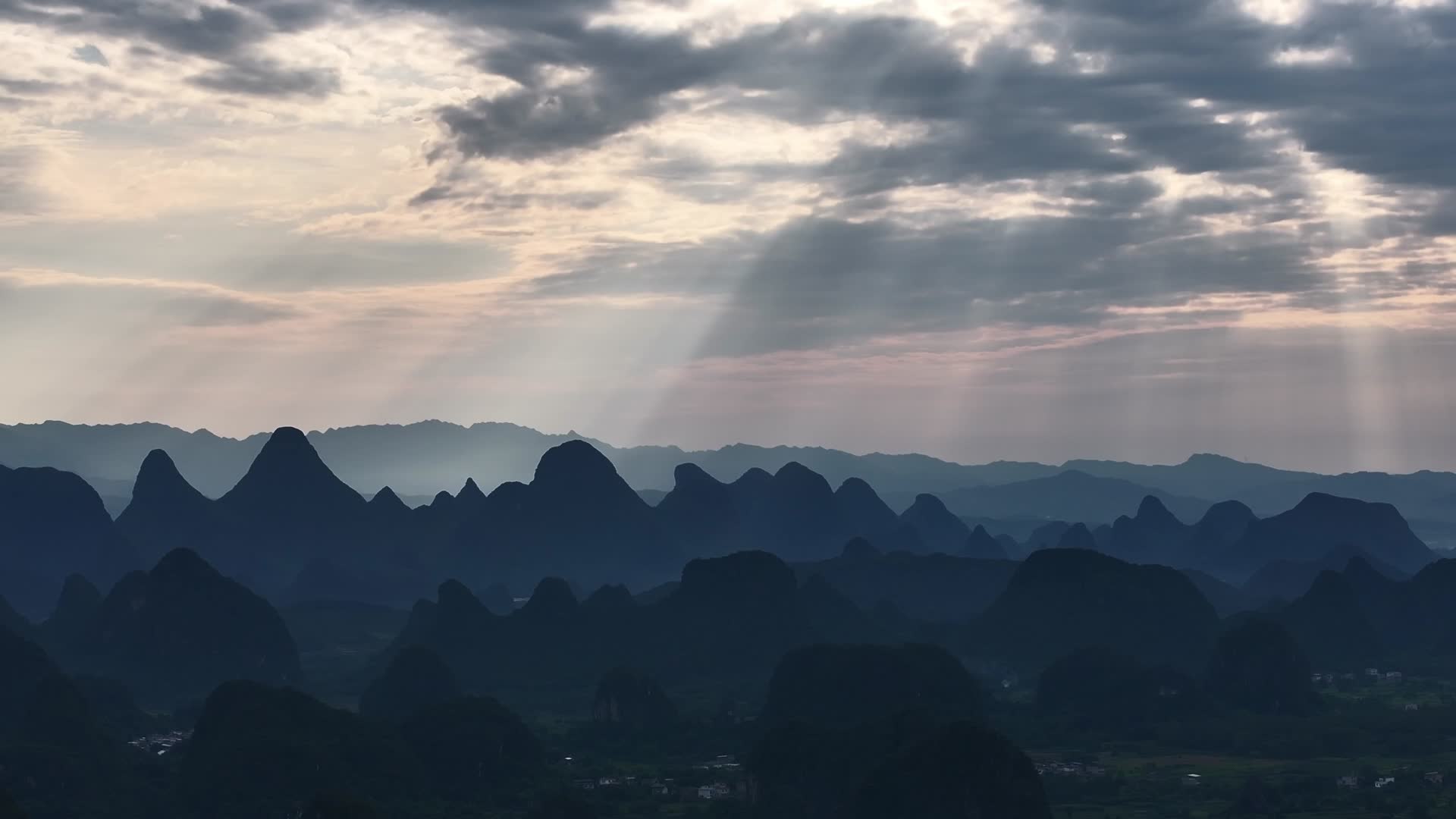 桂林绝美风光航拍视频的预览图